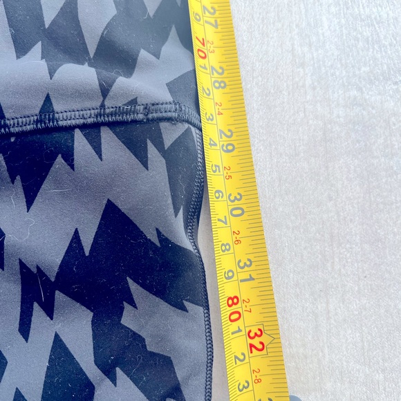 LULULEMON - Leggings size 8 black and grey print - Picture 3 of 9